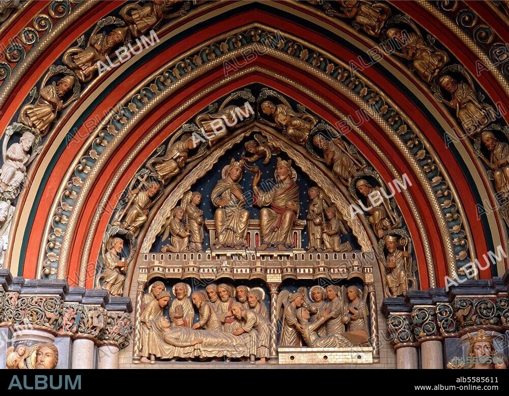 Maastricht, St. Servatius / Bergportal, Tympanon mit Szenen aus dem Leben Marias © Florian Monheim Filmsize: 6 × 9 cm.