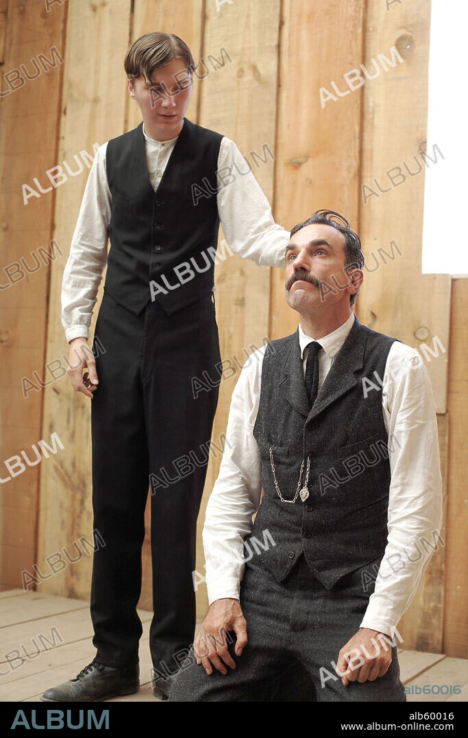 DANIEL DAY-LEWIS y PAUL DANO en THERE WILL BE BLOOD [POZOS DE AMBICION], 2007 (THERE WILL BE BLOOD), dirigida por PAUL THOMAS ANDERSON. Copyright GHOULARDI FILM COMPANY/PARAMOUNT VANTAGE/MIRAMAX FILMS.