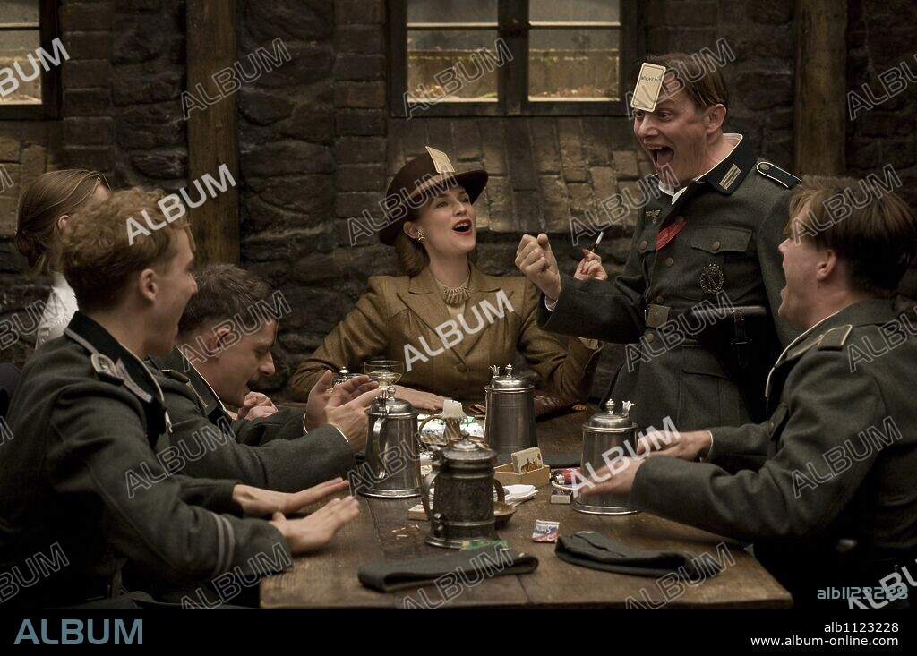 DIANE KRUGER dans INGLOURIOUS BASTERDS, 2009, réalisé par QUENTIN TARANTINO. Copyright UNIVERSAL PICTURES / DUHAMEL, FRANÇOIS.