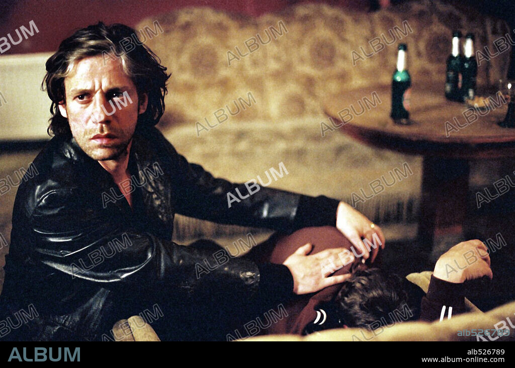 BIROL UNEL en CONTRA LA PARED, 2004 (GEGEN DIE WAND), dirigida por FATIH AKIN. Copyright WÜSTE FILMPRODUKTION.