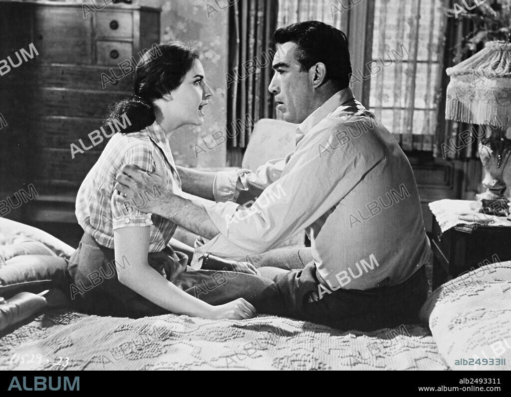 ANTHONY QUINN and INA BALIN in THE BLACK ORCHID, 1958, directed by MARTIN RITT. Copyright PARAMOUNT PICTURES.