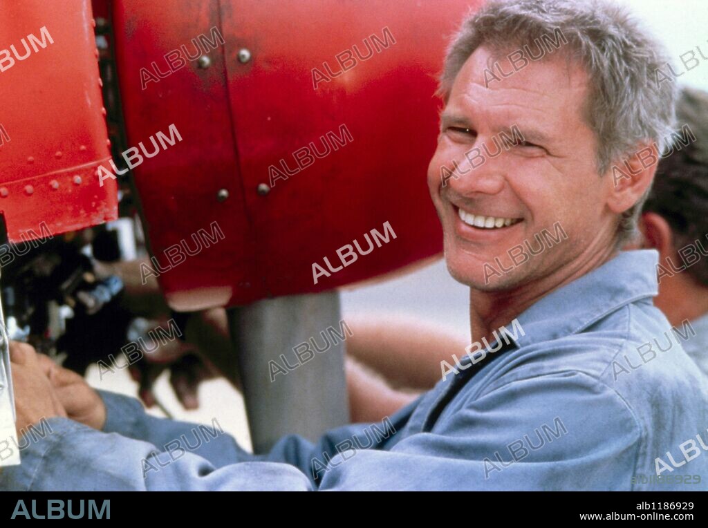 HARRISON FORD en SEIS DÍAS Y SIETE NOCHES, 1998 (SIX DAYS SEVEN NIGHTS), dirigida por IVAN REITMAN. Copyright TOUCHSTONE PICTURES.