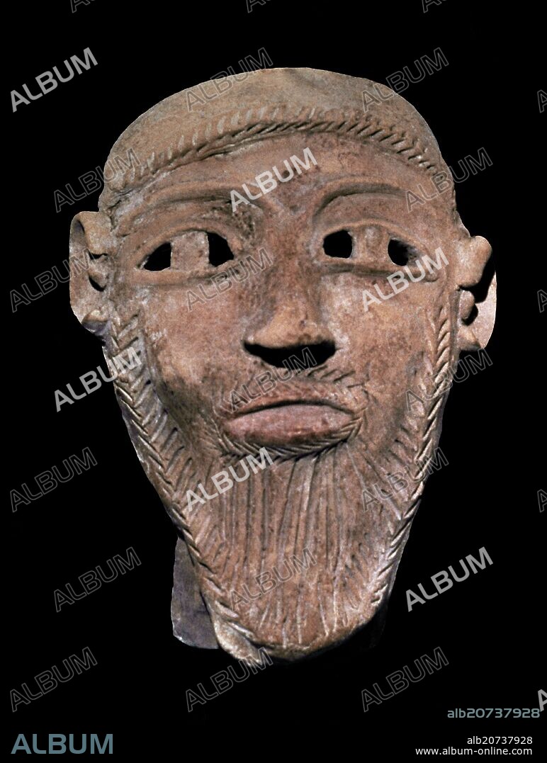 MASCARA DE ESTILO PUNICO-IBICENCO DEL SIGLO IV AC - AJUAR FUNERARIO DE UN DIFUNTO EN PUIG DES MOLINS.