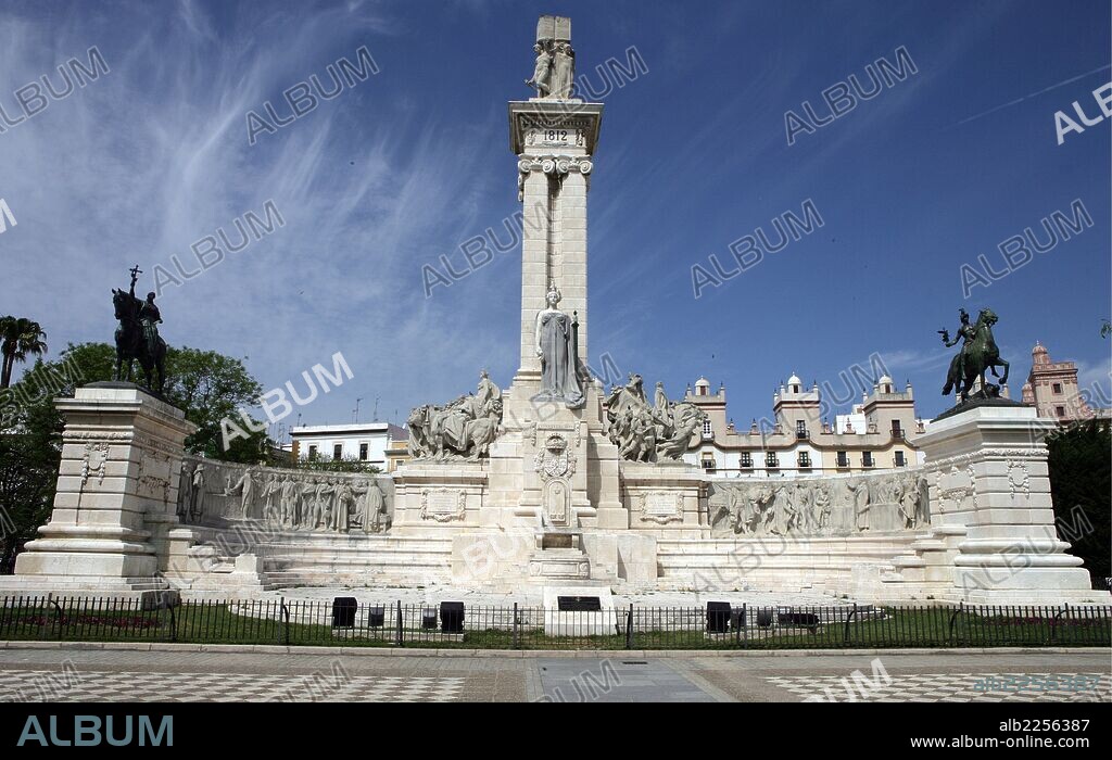 CADIZ. MONUMENTO A LA CONSTITUCION DEL AÑO 1812. OBRA DEL ARQUITECTO MODESTO LOPEZ OTERO CON ESCULTURAS DE ANICETO MARINAS.