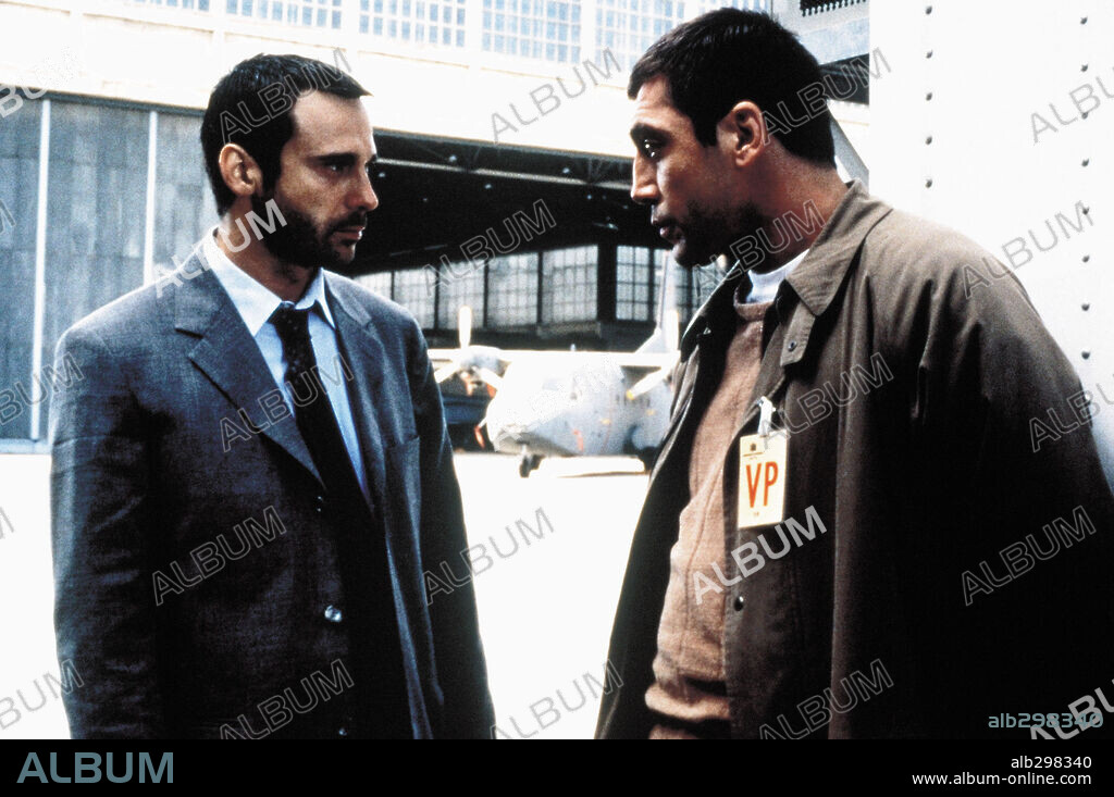 JAVIER BARDEM y JORDI MOLLA en SEGUNDA PIEL, 1999, dirigida por GERARDO VERA. Copyright LOLAFILMS.