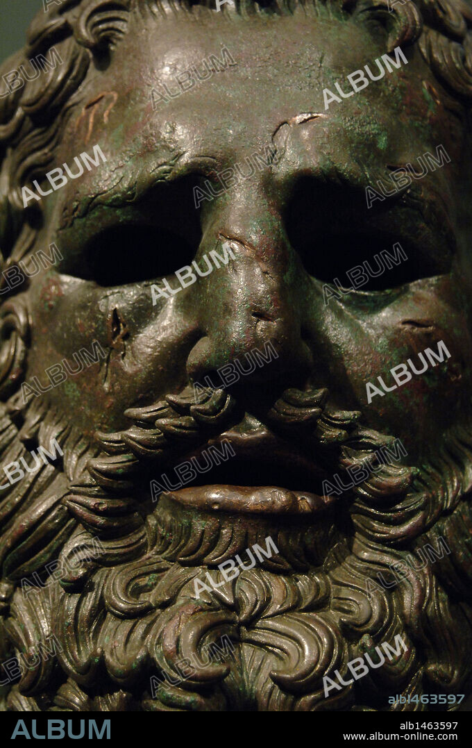 ARTE GRIEGO. ITALIA. EL BOXEADOR o PUGIL DE LAS TERMAS. Escultura en bronce del período helenístico (S. I a. C.). La Escultura responde a los modelos de Lisipo. Detalle del rostro del pugilista con sus heridas y cicatrices. Palacio Massimo. Museo Nacional Romano. ROMA.