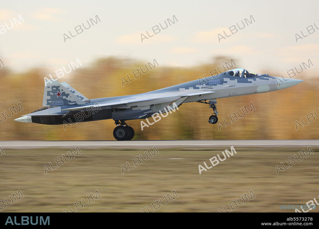 T-50 (Su-57) PAK-FA fifth generation Russian jet fighter landing, Zhukovsky, Russia.