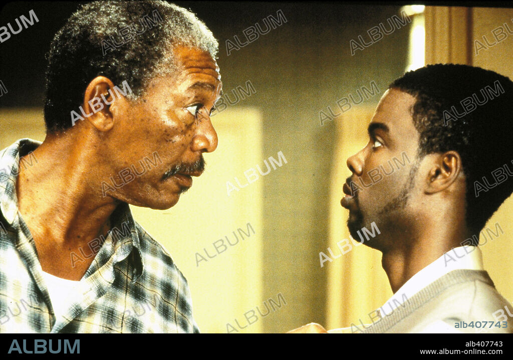 CHRIS ROCK y MORGAN FREEMAN en PERSIGUIENDO A BETTY, 2000 (NURSE BETTY), dirigida por NEIL LABUTE. Copyright GRAMERCY PICTURES / BIRMELIN, BRUCE.