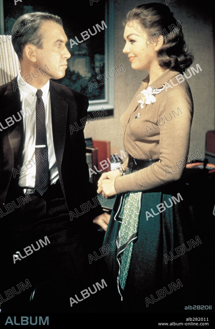JAMES STEWART y KIM NOVAK en VERTIGO [DE ENTRE LOS MUERTOS], 1958 (VERTIGO), dirigida por ALFRED HITCHCOCK. Copyright Alfred J. Hitchcock Productions.