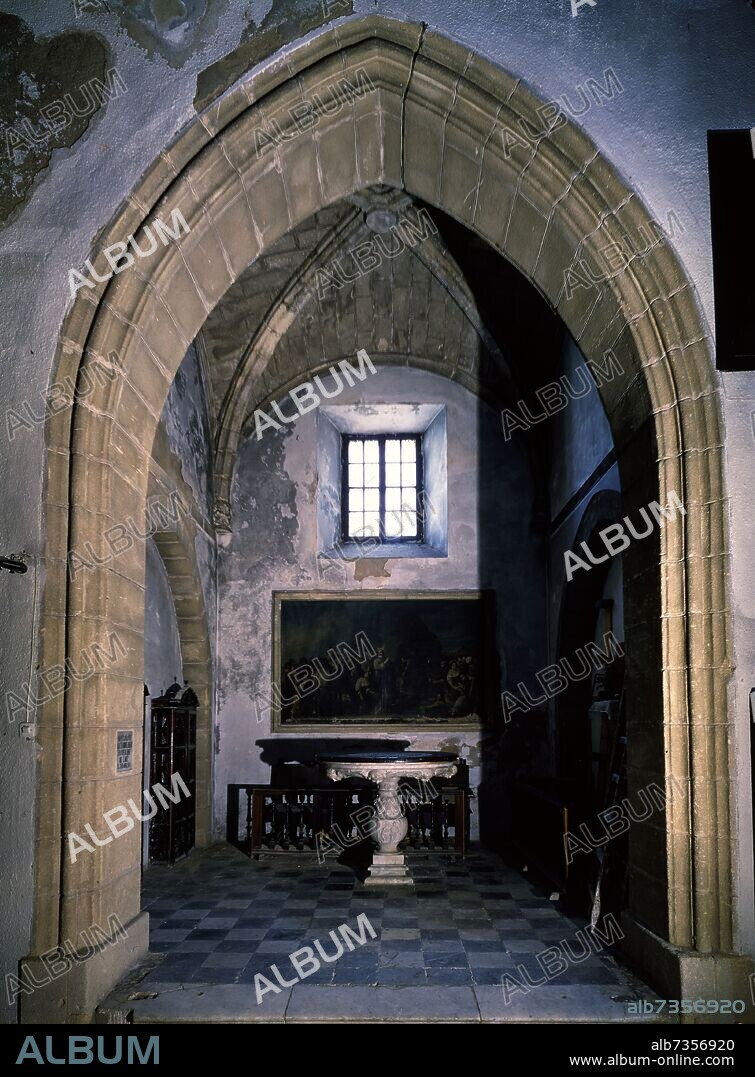RESTOS GOTICOS DE LA IGLESIA DE SANTA CRUZ ANTIGUA CATEDRAL DE CADIZ.
