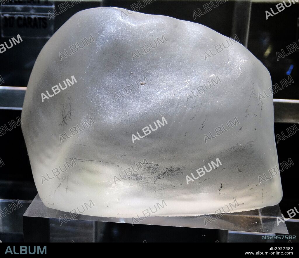 Replica of the Cullinan Diamond, the largest non carbonado and largest gem-quality diamond ever found, at 3106.75 carat (621.35 g, 1.37 lb) rough weight. About 10.5 cm (4.1 inches) long in its largest dimension, it was found on 26 January 1905, in the Premier No. 2 mine, near Pretoria, South Africa. Dated 2014.