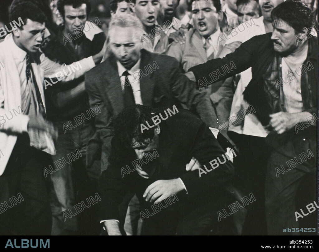 Z, 1969, dirigida por CONSTANTIN COSTA-GAVRAS. Copyright REGGANE FILMS/VALORIA FILMS.