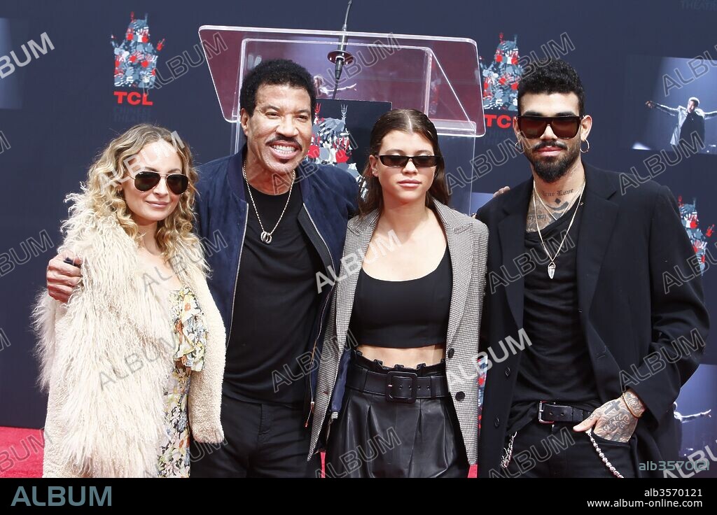 March 7, 2018 - Hollywood, CA, United States of America - (L-R) Nicole Richie, Lionel Richie, Sofia Richie and Miles Richie attending Lionel Richie's Hand And Footprint Ceremony at the TCL Chinese Theatre on March 7, 2018 in Hollywood, California. 07/03/2018