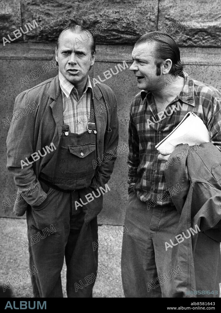 ARKIV 19760512.. Skådespelarna Jan Malmsjö (t.v.) och Börje Ahlstedt i TV-serien Conny och Tojan. Foto: Leif Jansson / SCANPIX / Kod: 50020.