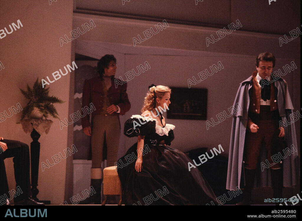 GARCIA LORCA, FEDERICO. ESCRITOR ESPA¿OL. FUENTEVAQUEROS 1898-1936. "MARIANA PINEDA", REPRESENTACION TEATRAL EN MADRID 1967. ACTRIZ, CARMEN DE LA MAZA.