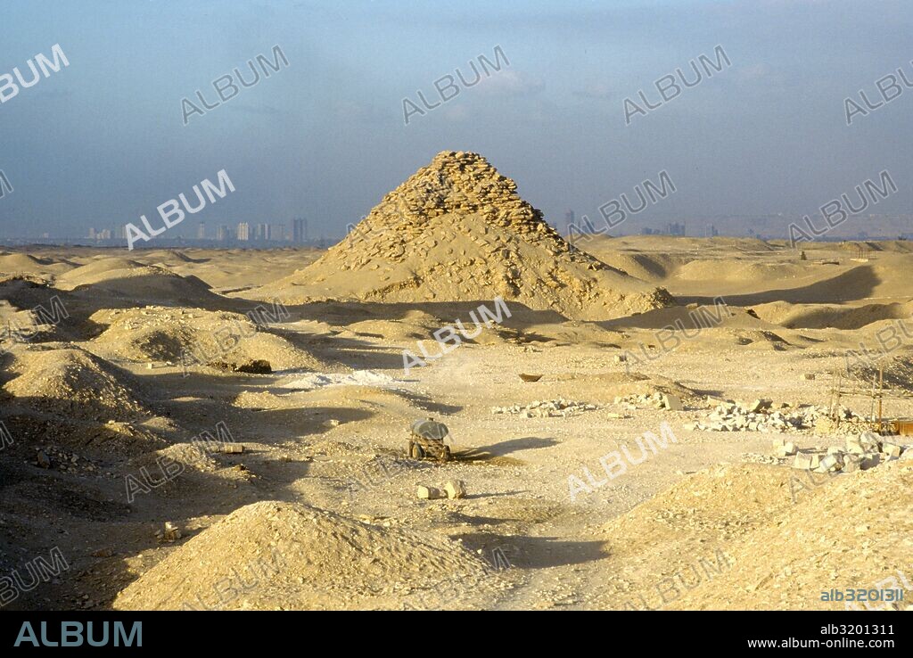 Pirámide de Teti ubicada en el campo de las pirámides en Saqqara, en Egipto.