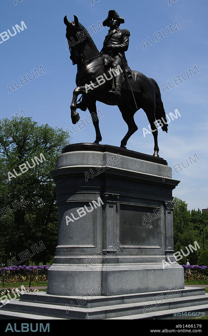 GEORGE WASHINGTON (1732-1799). Militar y político estadounidense. Ganó la guerra de la Independencia contra Inglaterra (1775-1782). Elegido para la presidencia de la Convención de 1787, firmó la Constitución de los Estados Unidos. Elegido presidente en 1789 y 1792. S. XVIII. Monumento en el Parque Boston Common. Boston. Estado de Massachusetts. Estados Unidos.