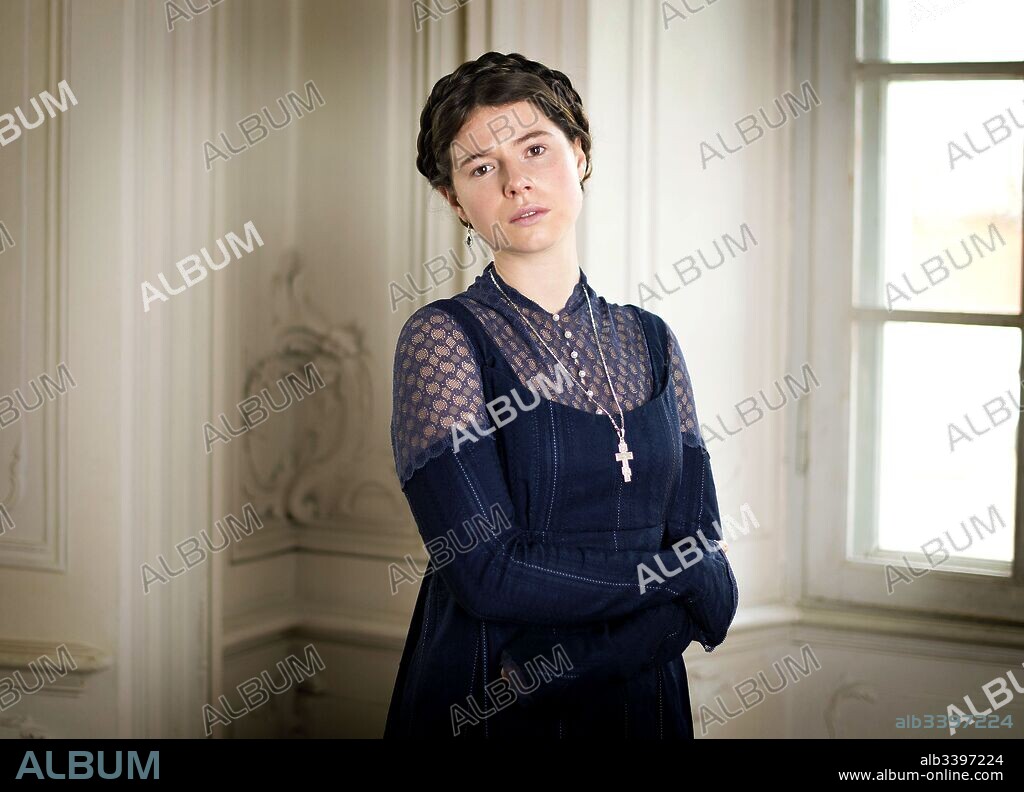 JESSIE BUCKLEY in WAR AND PEACE, 2016, directed by TOM HARPER. Copyright BBC CYMRU WALES/BBC WORLWIDE/WEINSTEIN COMPANY, THE.