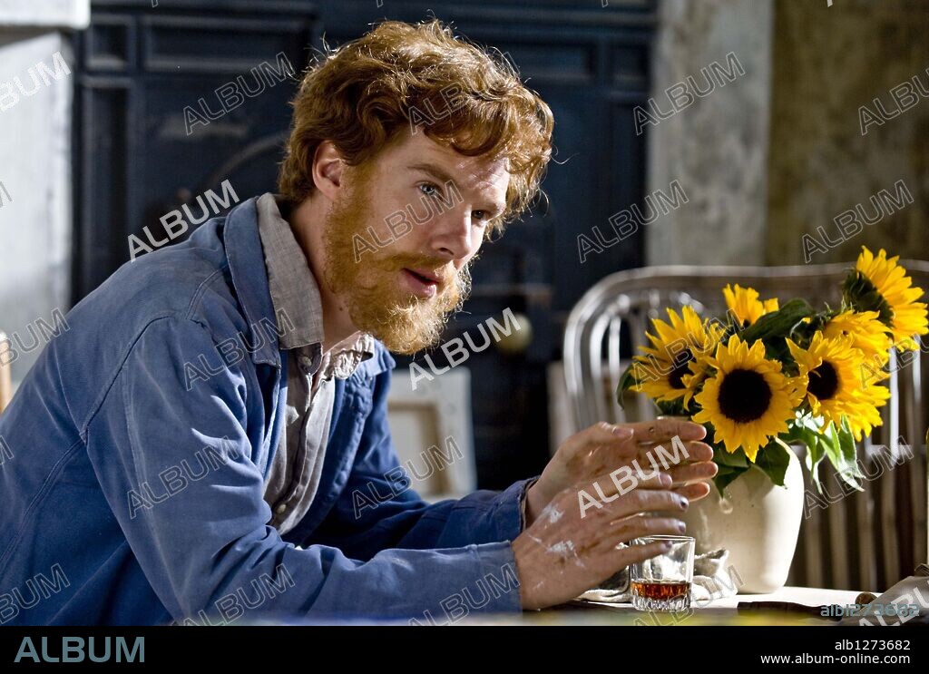 BENEDICT CUMBERBATCH y VINCENT VAN GOGH. BENEDICT CUMBERBATCH en VAN GOGH: PAINTED WITH WORDS, 2010, dirigida por ANDREW HUTTON. Copyright BBC.