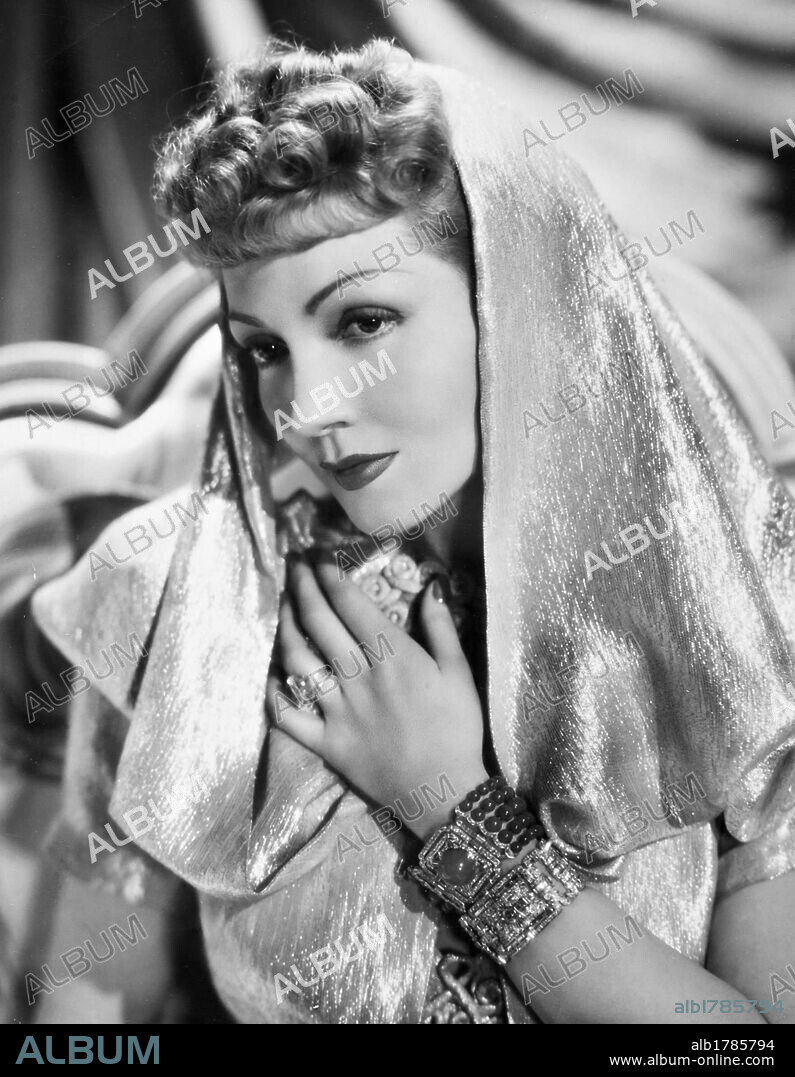CLAUDETTE COLBERT en MEDIANOCHE, 1939 (MIDNIGHT), dirigida por MITCHELL LEISEN. Copyright PARAMOUNT PICTURES.