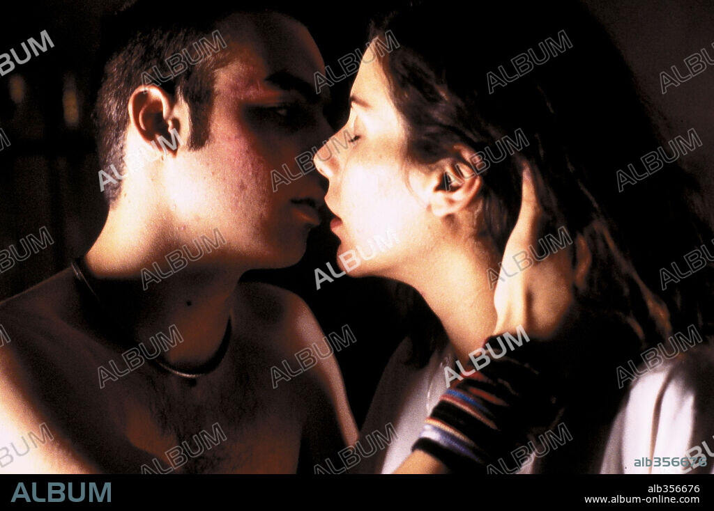 CRISTINA SILVA y DANIEL CABELLO en ARDERAS CONMIGO, 2002, dirigida por MIGUEL ANGEL SANCHEZ. Copyright LOTUS FILMS INTERNATIONAL / PORRES, MONICA.