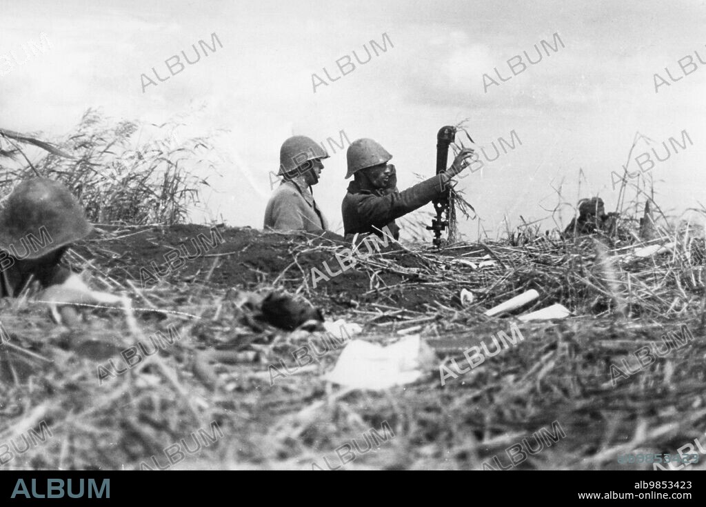 Romanian artillery observers during the battle of Odessa [automated translation].