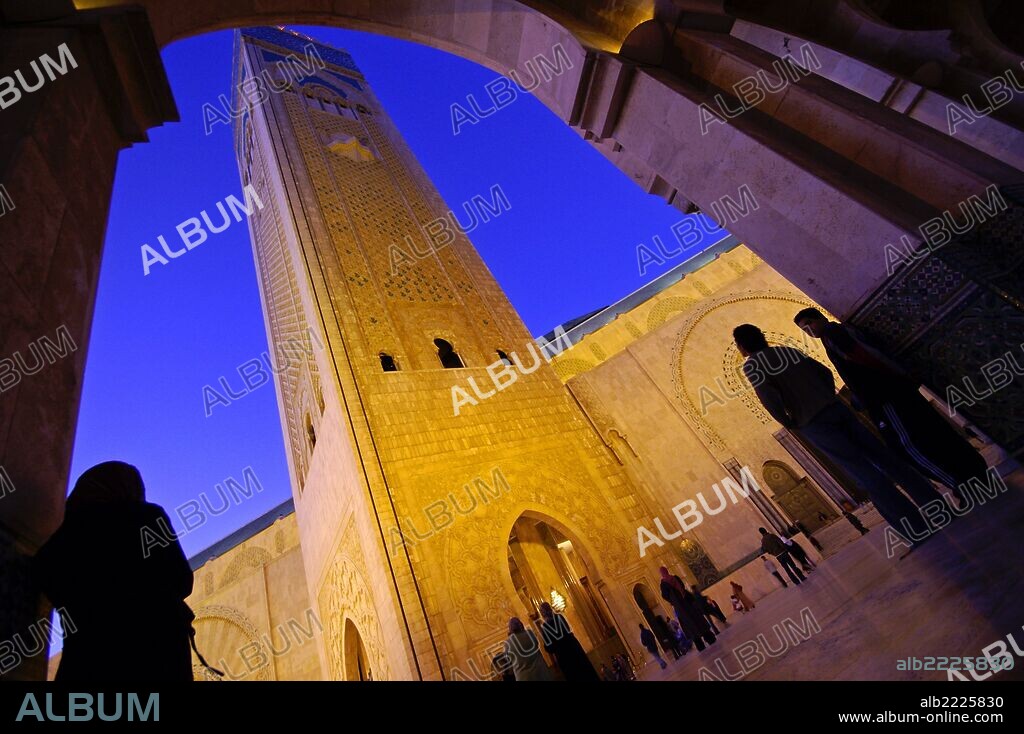 MICHEL PINSEAU. Minarete de 200 metros.Mezquita Hassan II.Casablanca(Dar-el-Beïda). Marruecos. Magreb. Africa.