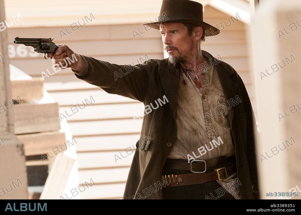 ETHAN HAWKE en EL VALLE DE LA VENGANZA, 2016 (IN A VALLEY OF VIOLENCE), dirigida por TI WEST. Copyright BLUMHOUSE PRODUCTIONS.