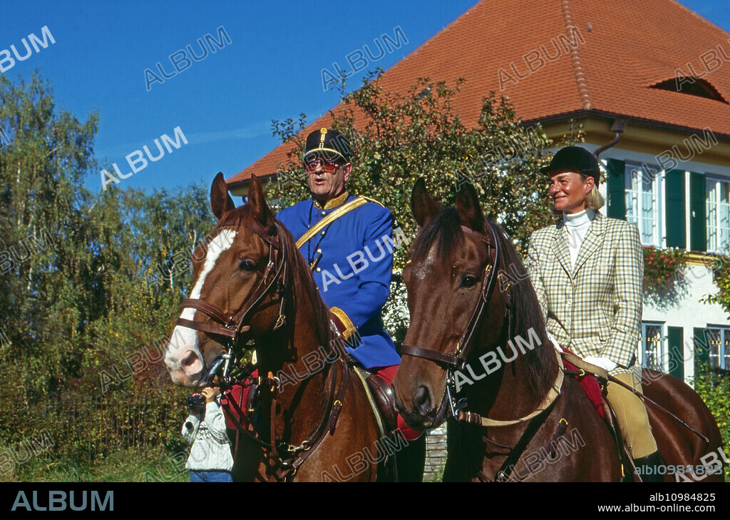 Imperial chivvy at Osterberg castle: Baron Dieter of Malsen Ponickau wearing a blue uniform of a honour major of Austrian army, Germany 2000.