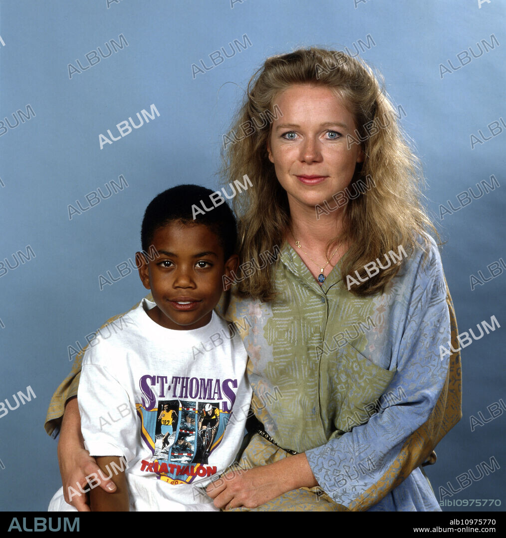 Actress Marion Kracht and Jacques Hipplewith at a promoshooting for the ZDF series "Die Drombuschs", Germany around 1989.