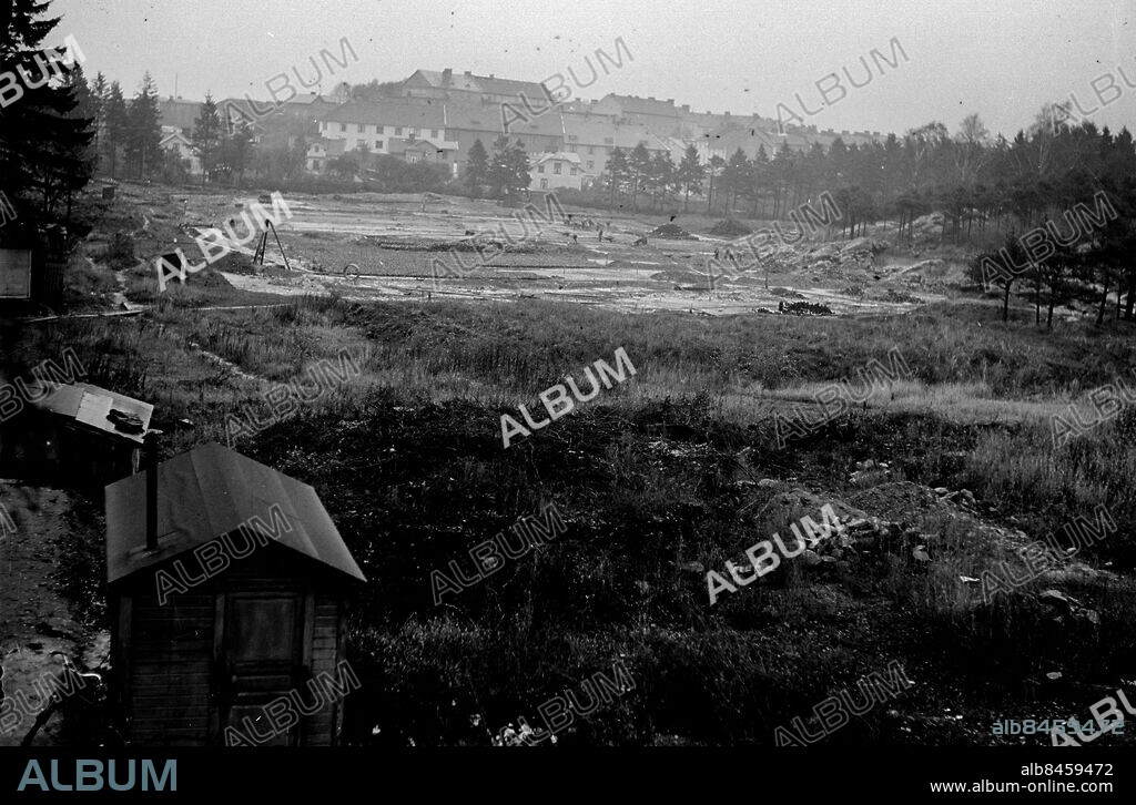 Göteborg 1935-10-15 - Ny idrottsplats byggs - troligen är det i Lunden och Överåsvallen *** Local Caption *** GT Låda oktober 1935-01. KAMERAREPORTAGE.