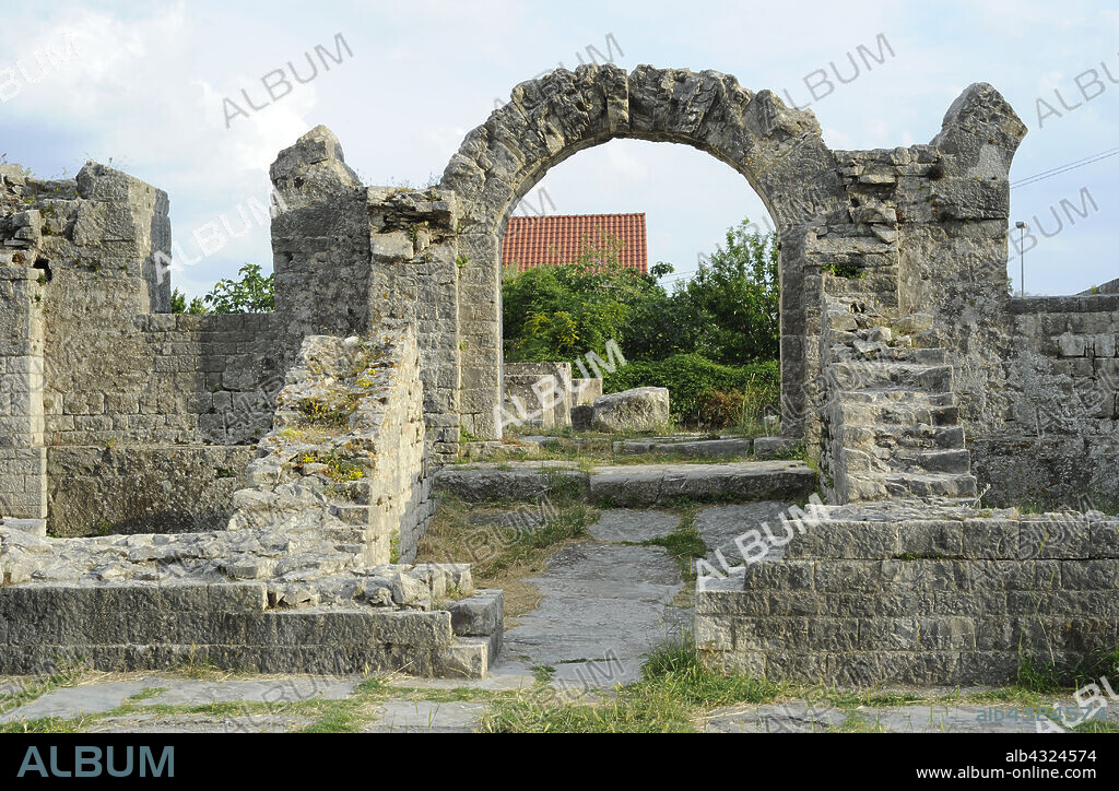 Croacia. Solín. Antigua ciudad de Salona. Capital de la antigua provincia romana de Dalmacia. Colonia Martia Ivlia Valeria. Ruinas del anfiteatro, construido en la segunda mitad del siglo II d.C.