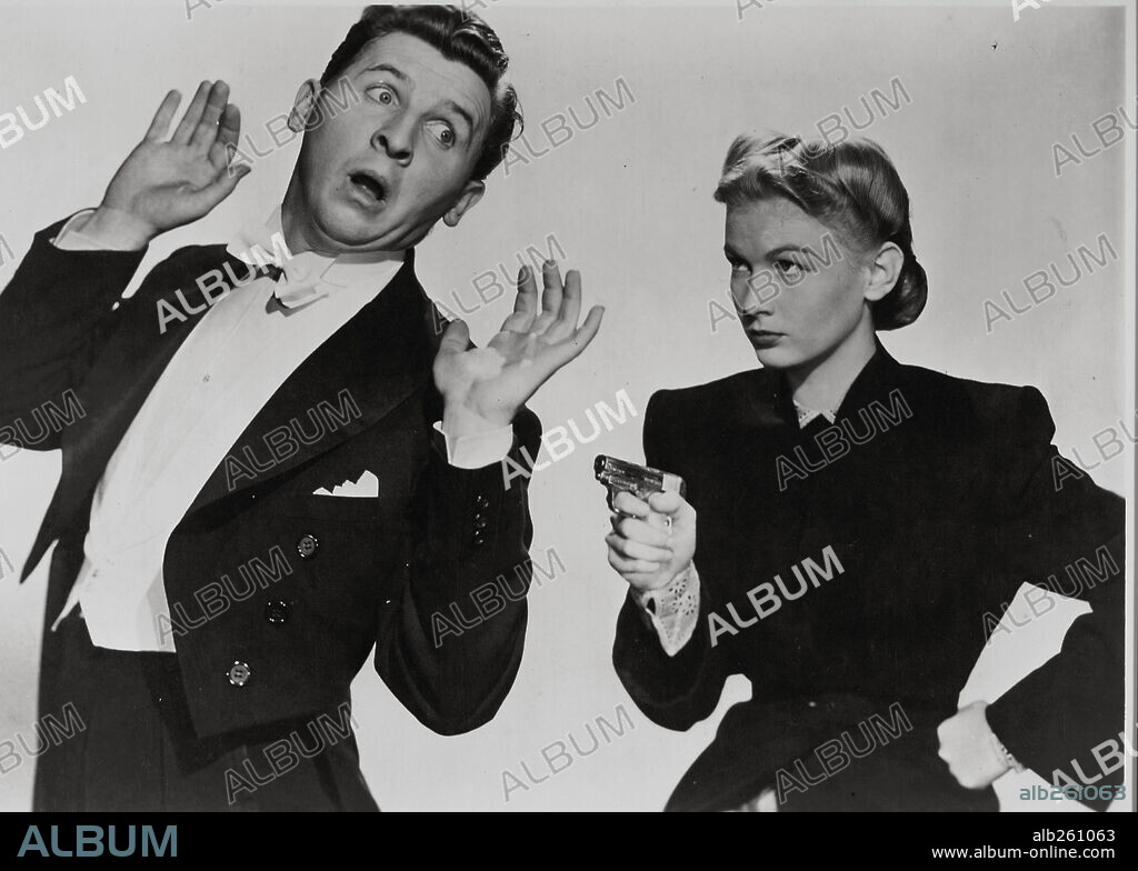 EDDIE BRACKEN and VERONICA LAKE in HOLD THAT BLONDE (1945), directed by GEORGE MARSHALL. Copyright PARAMOUNT PICTURES.