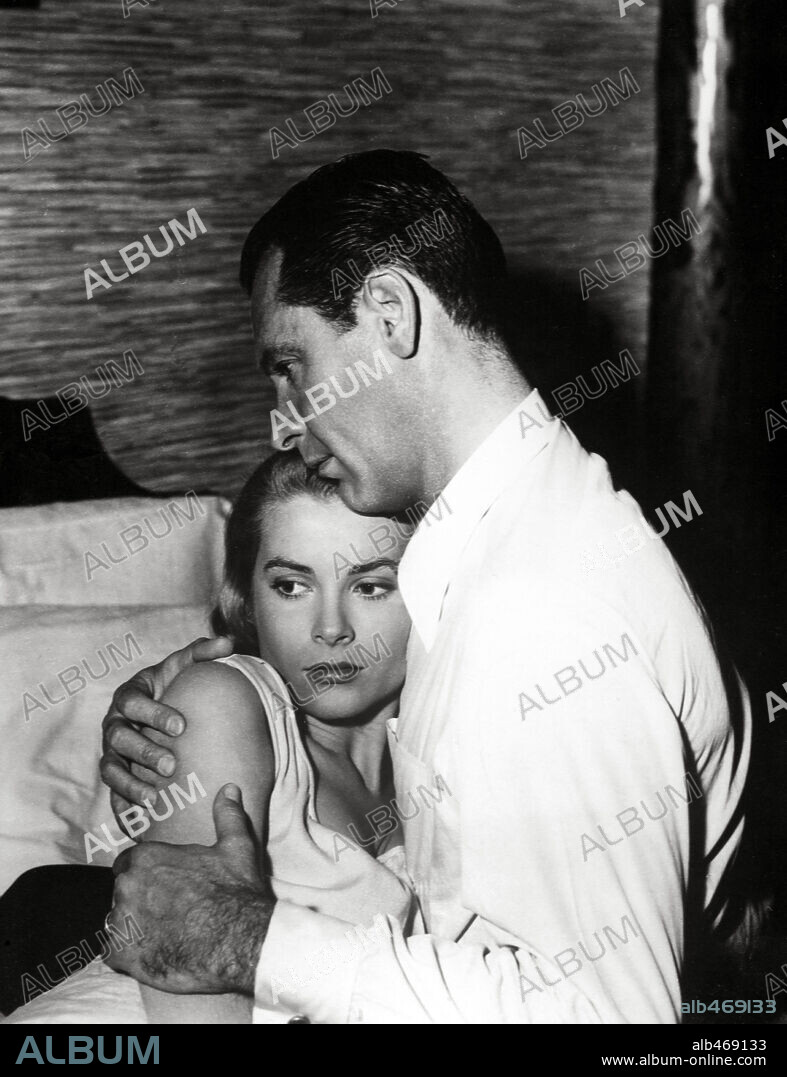 GRACE KELLY and WILLIAM HOLDEN in THE BRIDGES AT TOKO-RI, 1954, directed by MARK ROBSON. Copyright PARAMOUNT PICTURES.