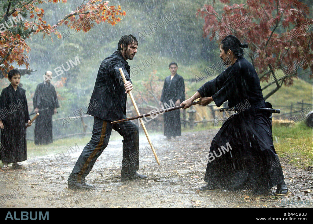 HIROYUKI SANADA, SEIZO FUKUMOTO, SHIN KOYAMADA, SOSUKE IKEMATSU and TOM CRUISE in THE LAST SAMURAI, 2003, directed by EDWARD ZWICK. Copyright WARNER BROS.