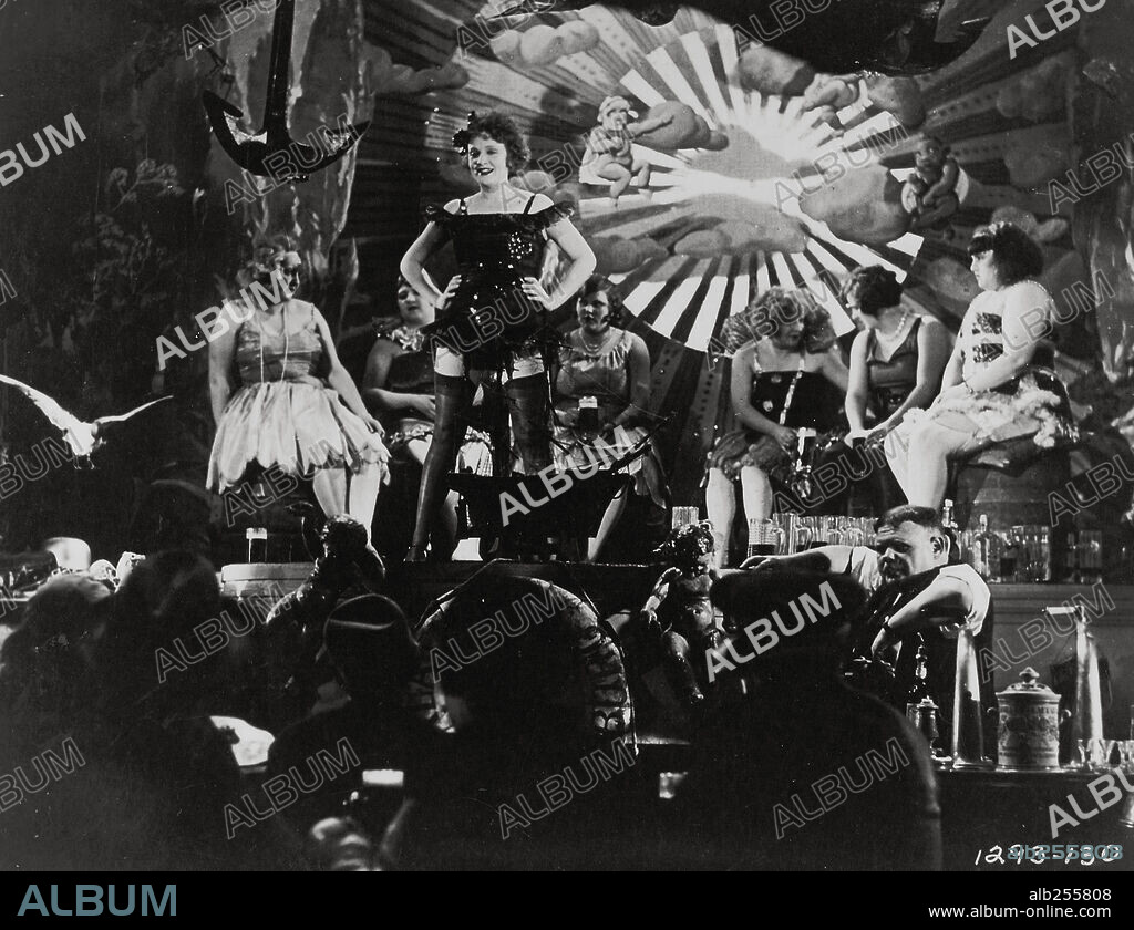 MARLENE DIETRICH en EL ÁNGEL AZUL, 1930 (DER BLAUE ENGEL), dirigida por JOSEF VON STERNBERG. Copyright U.F.A.