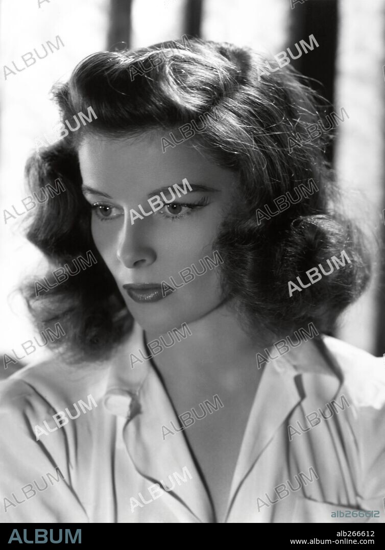 KATHARINE HEPBURN en LA MUJER DEL AÑO, 1942 (WOMAN OF THE YEAR), dirigida por GEORGE STEVENS. Copyright M.G.M.