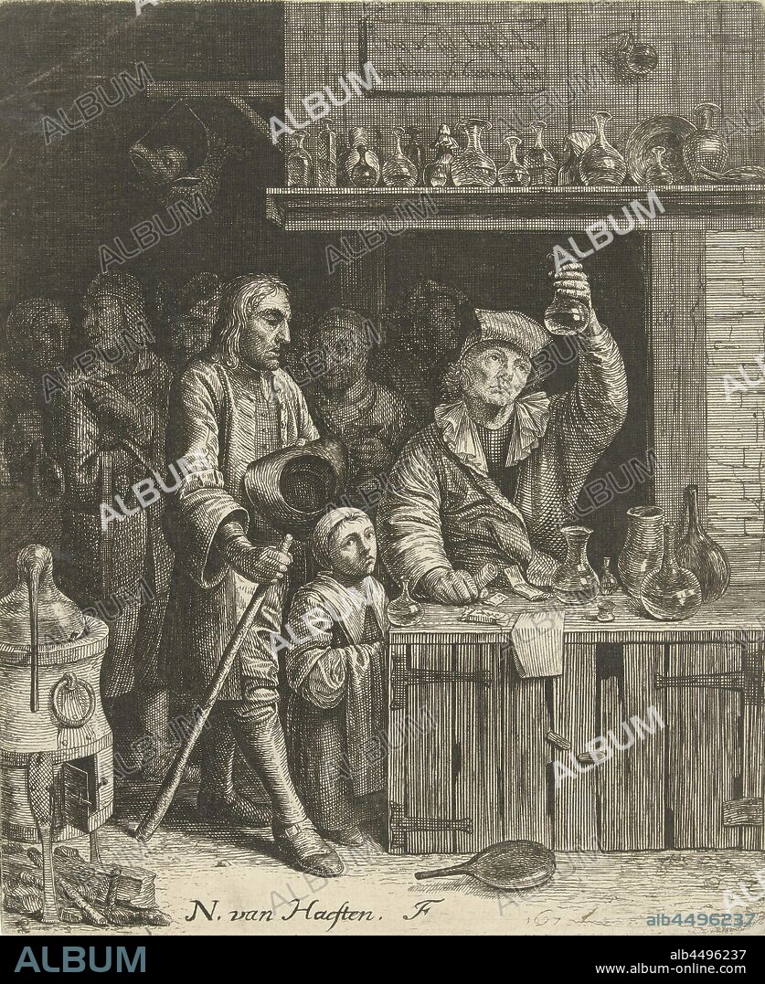 Piskijker and peasant family, A piskijker at work behind a table with bottles, next to him and behind him figures with bottles in hand. With a mirrored text on a plate above the viewer: though he perceives the piss / he dicwils wrong, unprofessional or illegal practice, popular medicine, quack, charlatan, mountebank, 'saltimbanco', examination of urine, Nicolaes van Haeften (mentioned on object), Paris, 1697, paper, etching, h 197 mm × w 163 mm.