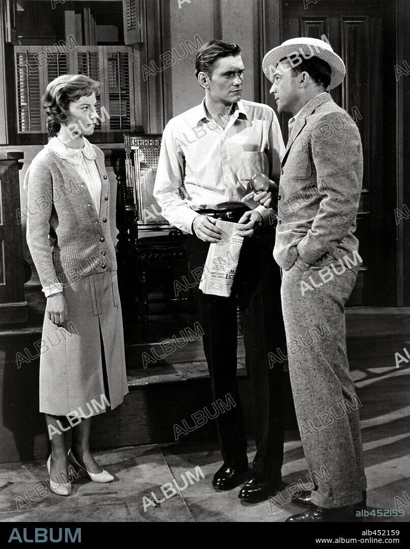DICK YORK, DONNA ANDERSON and GENE KELLY in INHERIT THE WIND, 1960, directed by STANLEY KRAMER. Copyright UNITED ARTISTS.