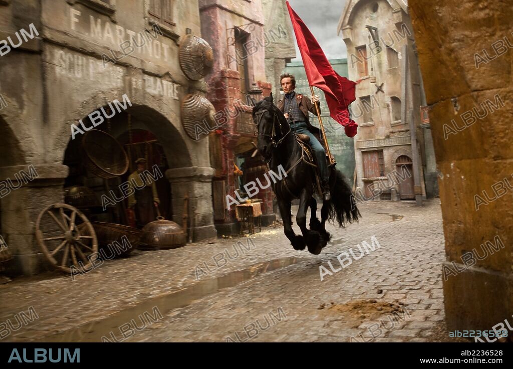 EDDIE REDMAYNE en LOS MISERABLES, 2012 (LES MISERABLES), dirigida por TOM HOOPER. Copyright WORKING TITLE FILMS.
