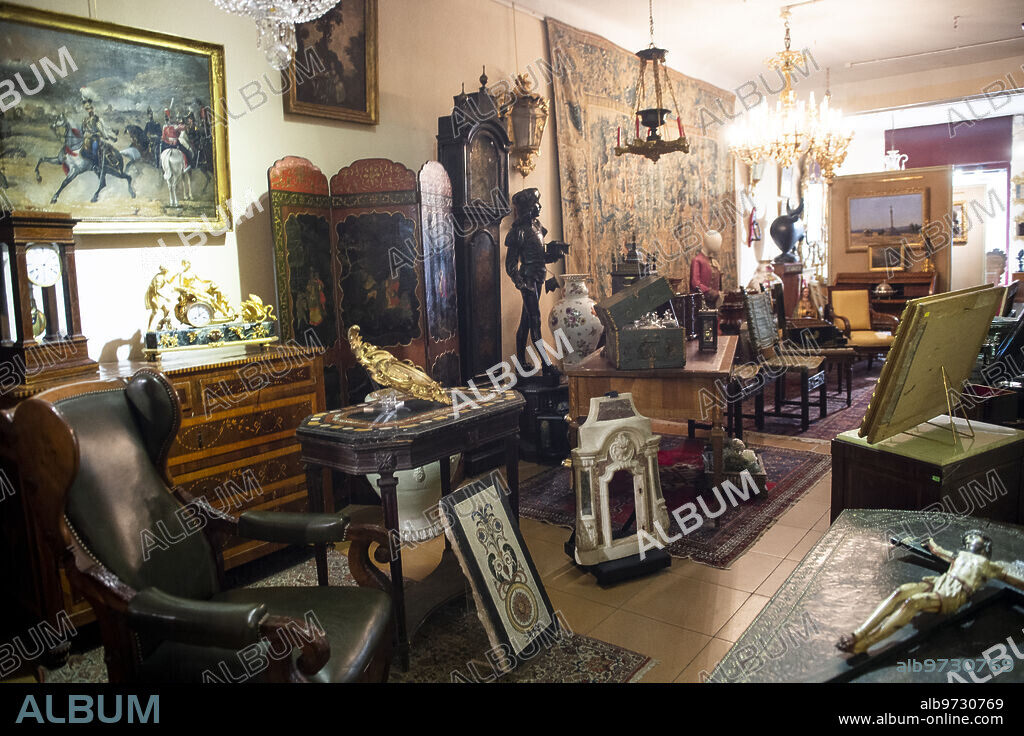Madrid, 02/11/2022. Centennial businesses. Francisco Escudero Antique Shop, on Príncipe de Vergara Street, number 28. Photo: De San Bernardo. ARCHDC.
