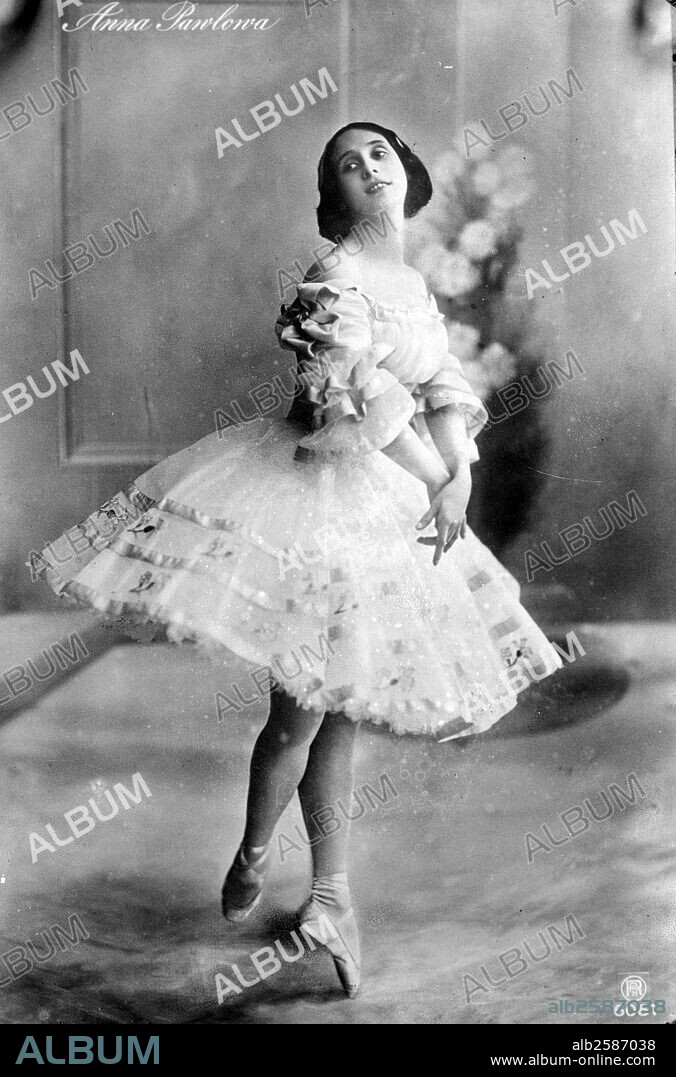 Russian ballerina Anna Pavlovna (1881-1931).