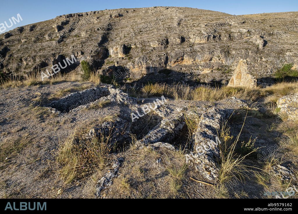 necrópolis rupestre, castillo del siglo XV, Berlanga de Duero, Soria, comunidad autónoma de Castilla y León, Spain, Europe.