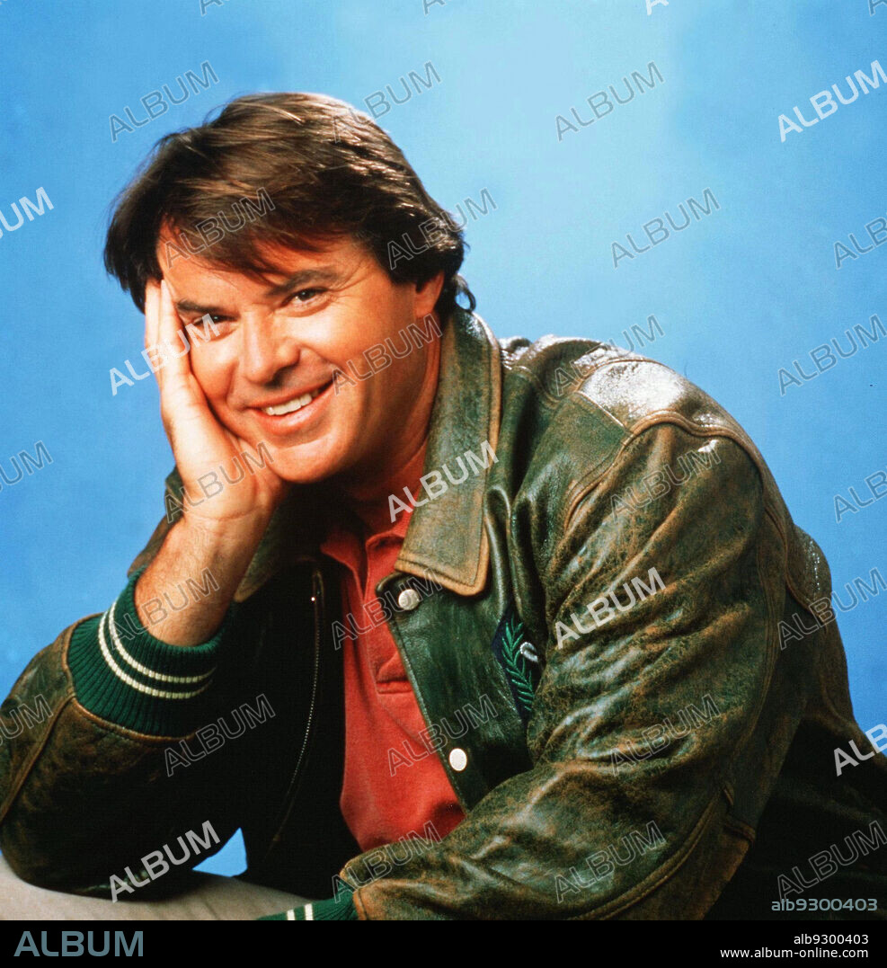 ROBERT URICH in SPENSER: FOR HIRE, 1985, directed by RICHARD A. COLLA, VIRGIL W. VOGEL and WILLIAM WIARD. Copyright WARNER BROS. TELEVISION.
