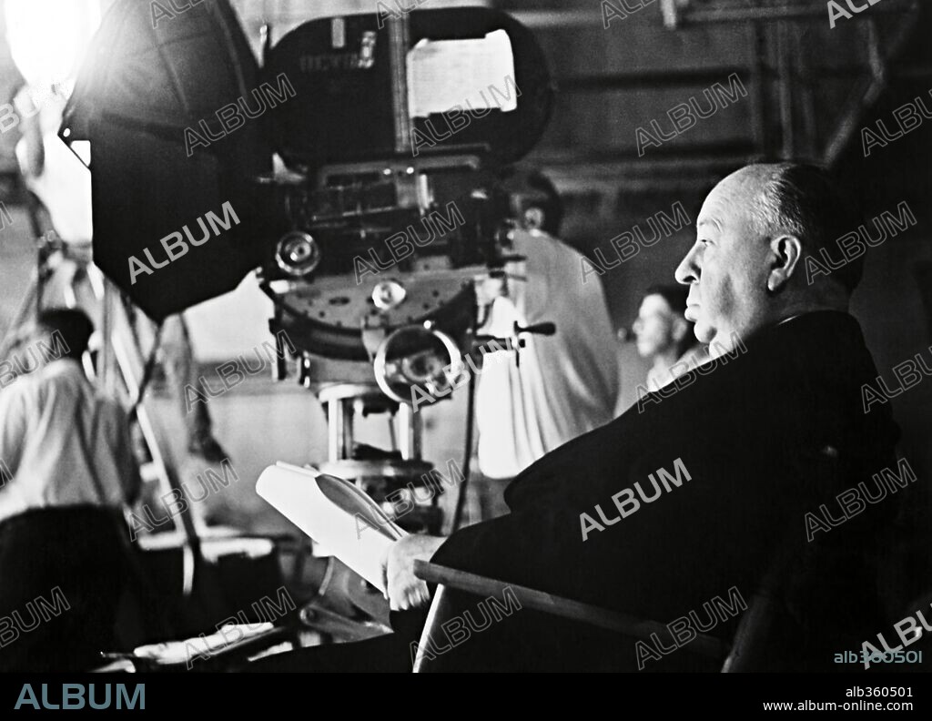ALFRED HITCHCOCK en LA TRAMA, 1976 (FAMILY PLOT), dirigida por ALFRED HITCHCOCK. Copyright UNIVERSAL PICTURES.