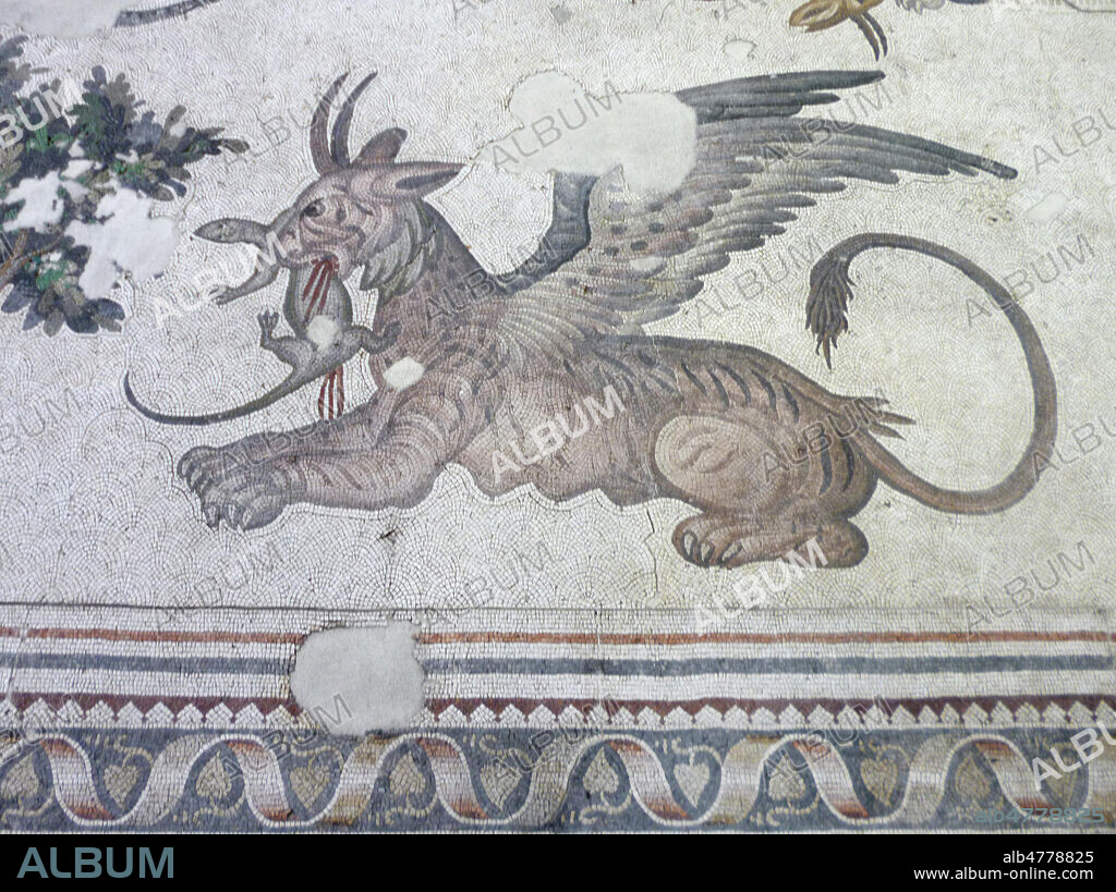 Le Griffon et le lezard. Constantinople, sous l'empereur Justinien (527-565). Pavement de mosaique de la fin du 5e siecle ou Mosaique du 6eme siecle qui ornait le peristyle d'une cour du grand palais byzantin construit par Justinien 1er. Istanbul , Sultanhamet. Musée de la mosaique. Credit photo Ma-tension/KHARBINE TAPABOR.