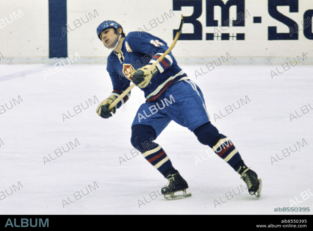 SCWEIZ 1971 MARS. Tjeckoslovakiens Vaclav Nedomansky i aktion i ishockey-VM i Schweiz i mars-april 1971.. Foto: Jan Collsiöö / TT / Kod: 1001.