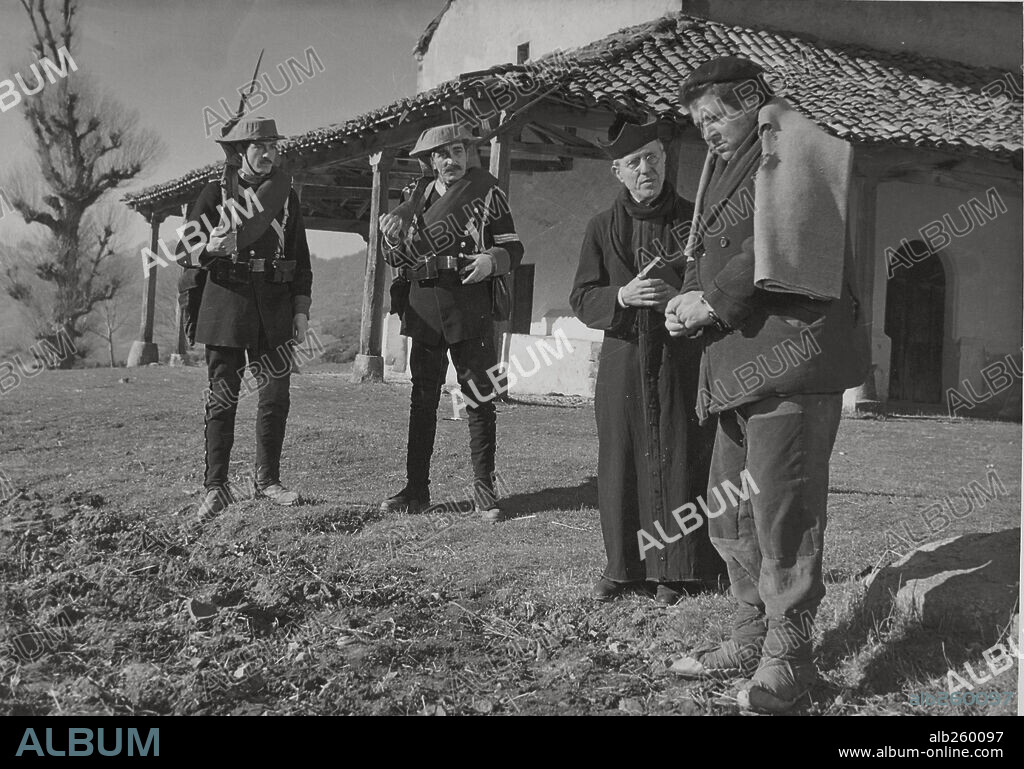 ANTONIO PRIETO, FERNANDO SANCHO y GERMAN COBOS en CUERDA DE PRESOS, 1956, dirigida por PEDRO LAZAGA. Copyright ANSARA FILMS.