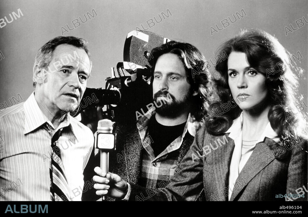 JACK LEMMON, JANE FONDA and MICHAEL DOUGLAS in THE CHINA SYNDROME, 1979, directed by JAMES BRIDGES. Copyright COLUMBIA PICTURES.