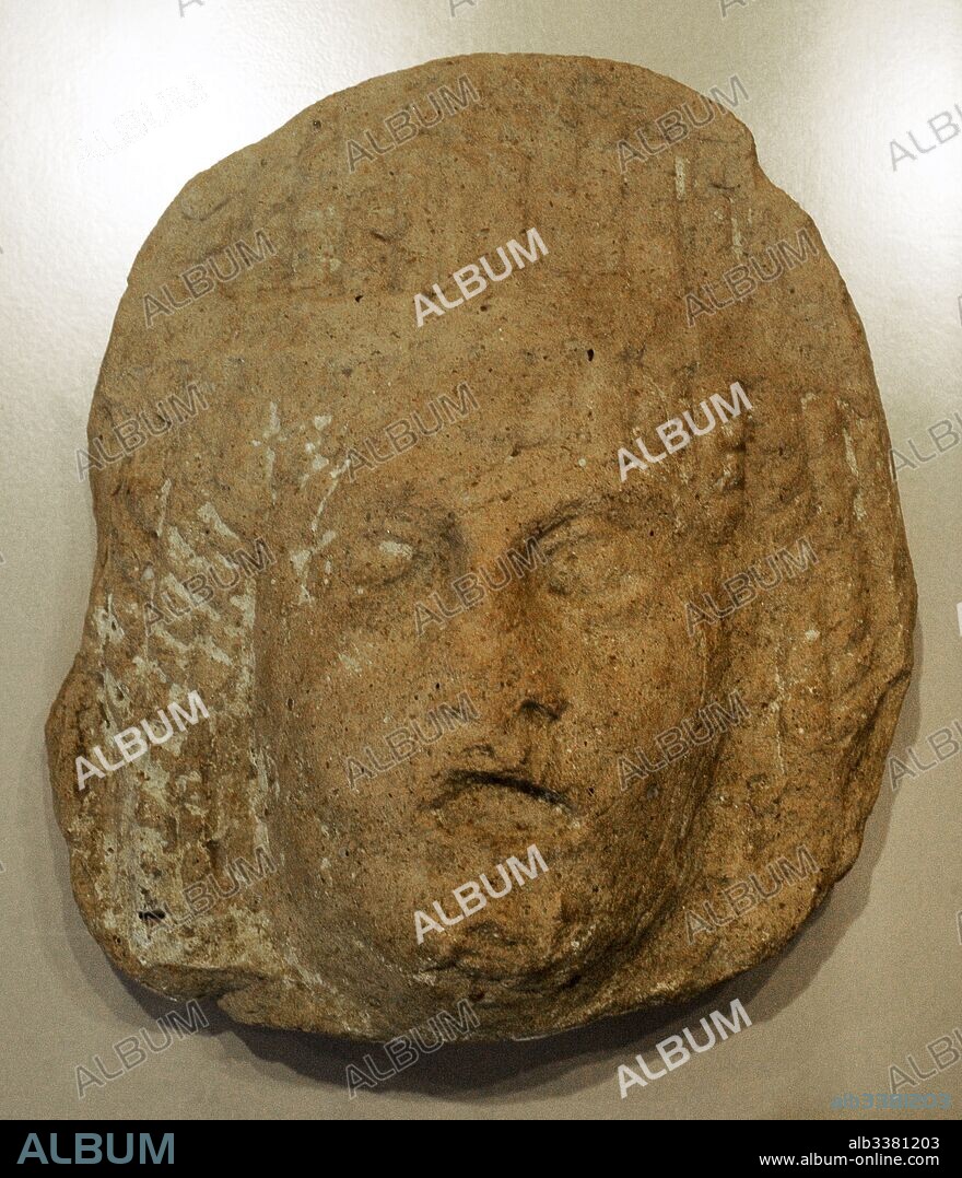 Antifijas romanas. Epoca Altoimperial. Antefijas de cerámica con representacion figurada. Cabeza. España. Museo Nacional Arqueológico. Tarragona, Cataluña, España. Roman antefix. High-imperial era. Head. Spain. National Archaeological Museum. Tarragona. Catalonia, Spain.